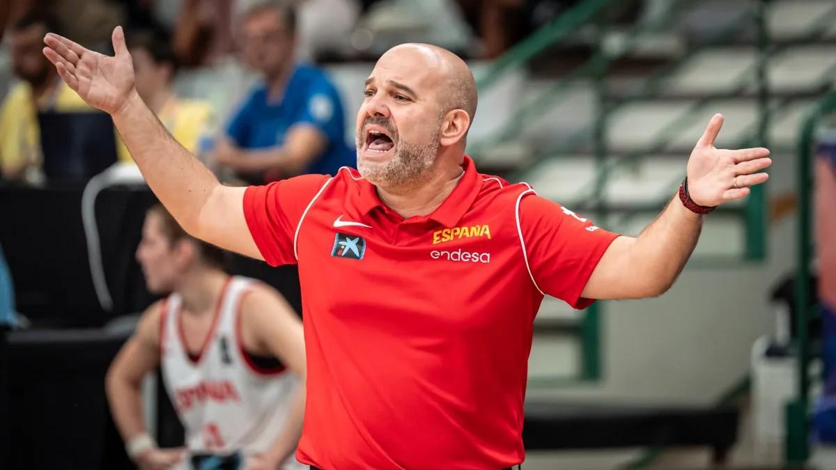 Isaac Fernández, entrenador de la sub-20 española