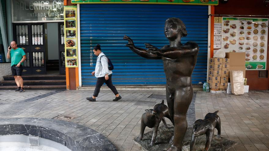 Restauración de las esculturas de la calle Granados y la plaza Uncibay