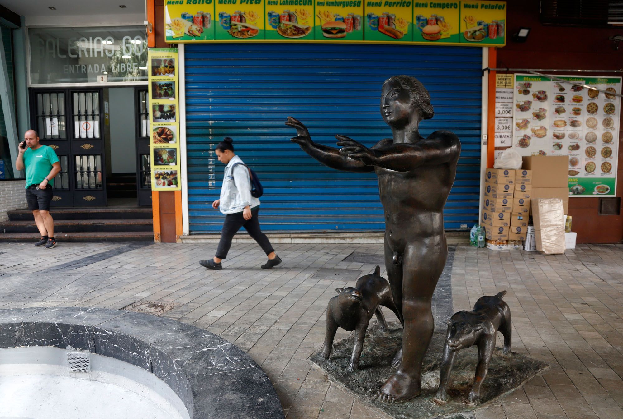 Restauración de las esculturas de la calle Granados y la plaza de Uncibay
