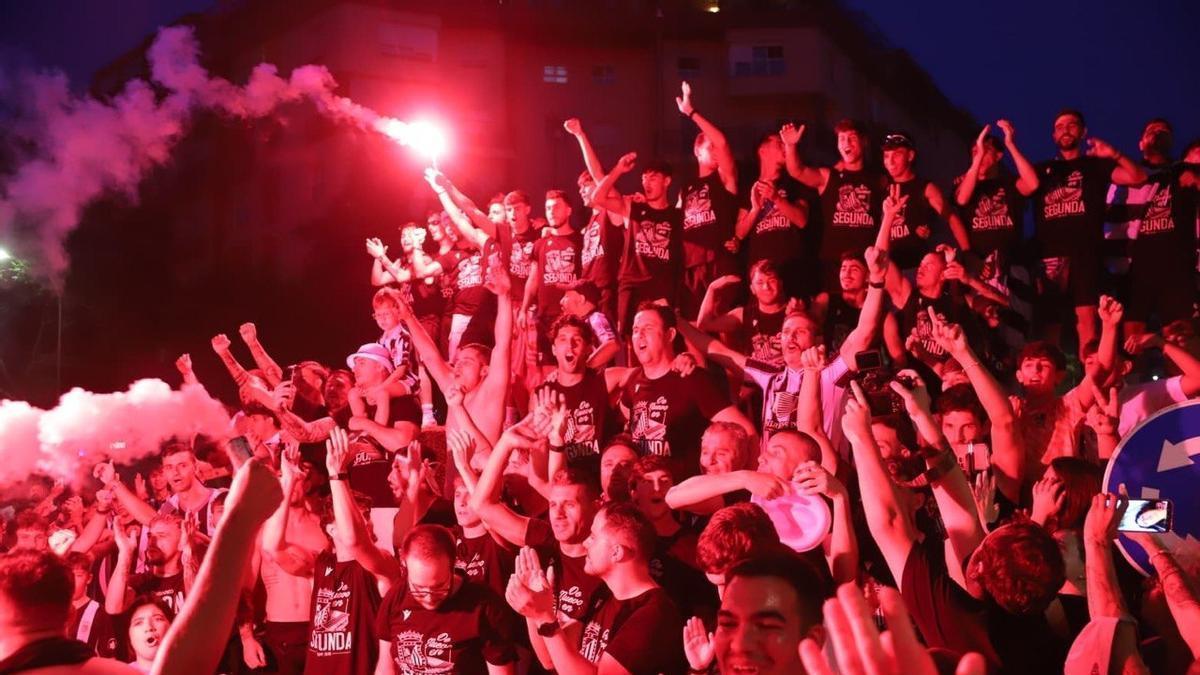 Vídeo | Badajoz celebra con sus jugadores su ansiado ascenso a Segunda Federación