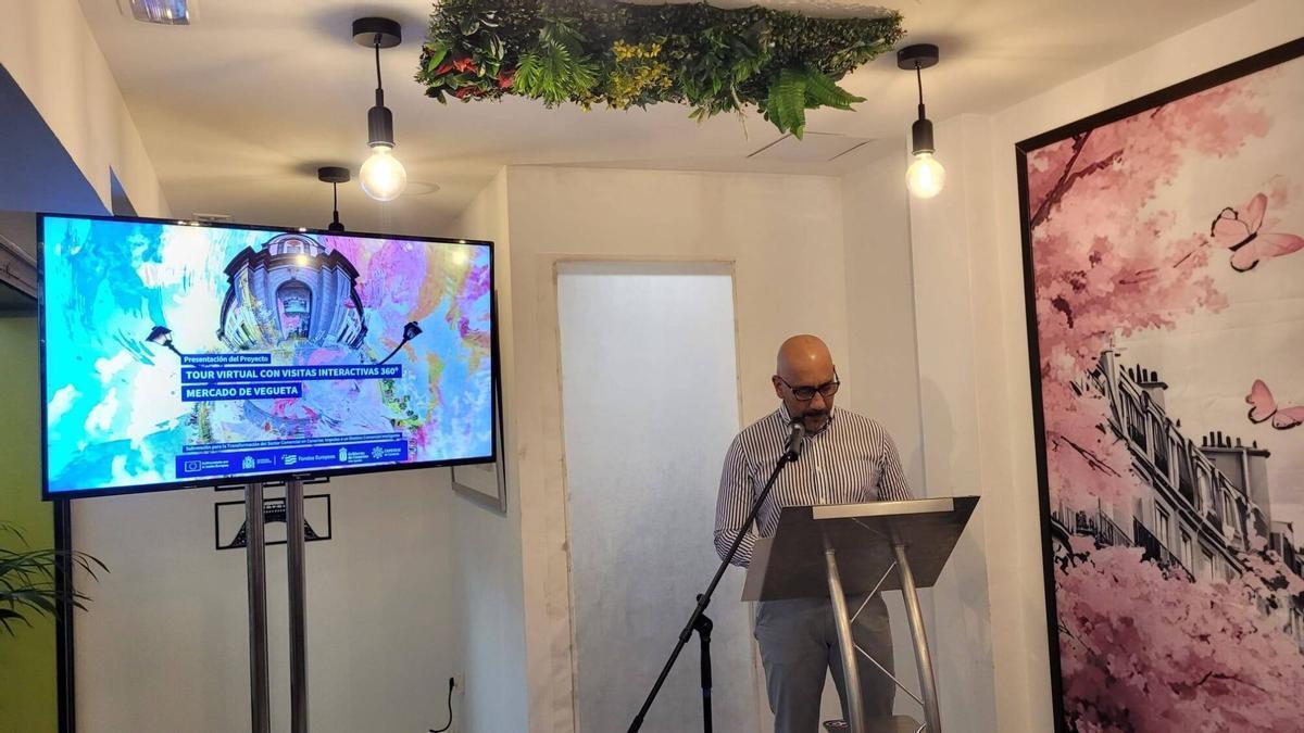 El presidente del Mercado de Vegueta, Luis Caballero, en la presentación de la iniciativa ‘Tour Virtual con Visitas Interactivas 360º’.