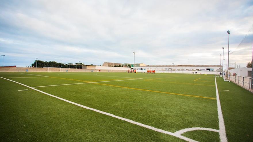 Burriana sustituye las luminarias del campo de fútbol del Llombai