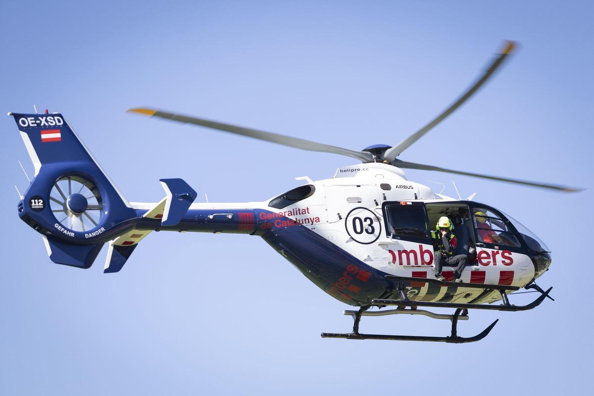 Un helicóptero de los Bombers de la Generalitat de Catalunya