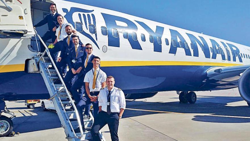 Ryanair reubica solo a 25 de los 350 empleados afectados por el cierre en las Islas