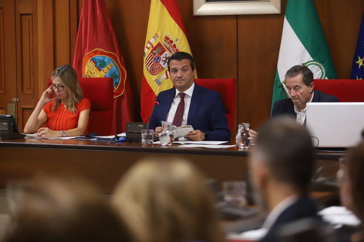 El alcalde, José María Bellido, en el salón de plenos.