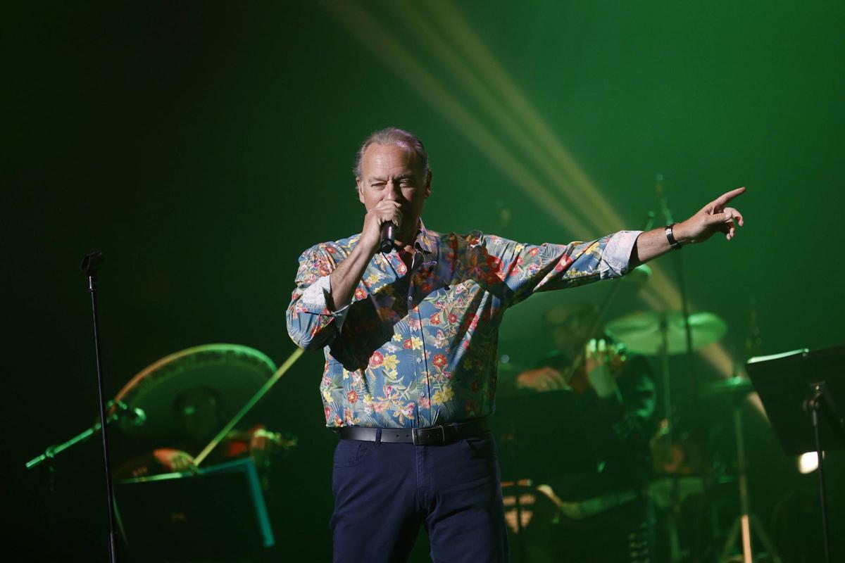 El concierto de Bertín Osborne en el teatro de la Laboral, en imágenes