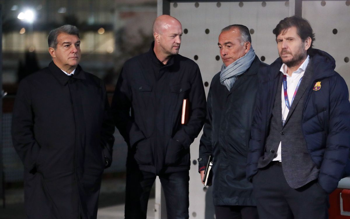 Laporta, Jordi Cruyff, Yuste y Alemany, en el entrenamiento del Barça tras la eliminación en la Champions.