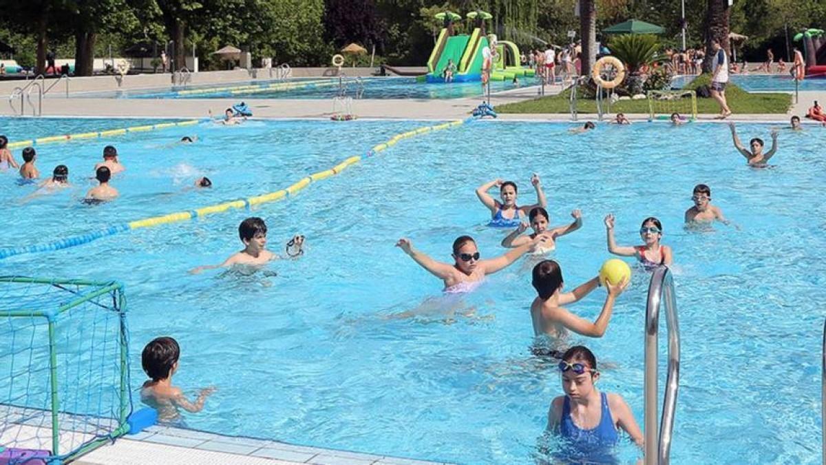 La piscina municipal de Montilla, un refugio ideal para los menores en tiempo de calor.