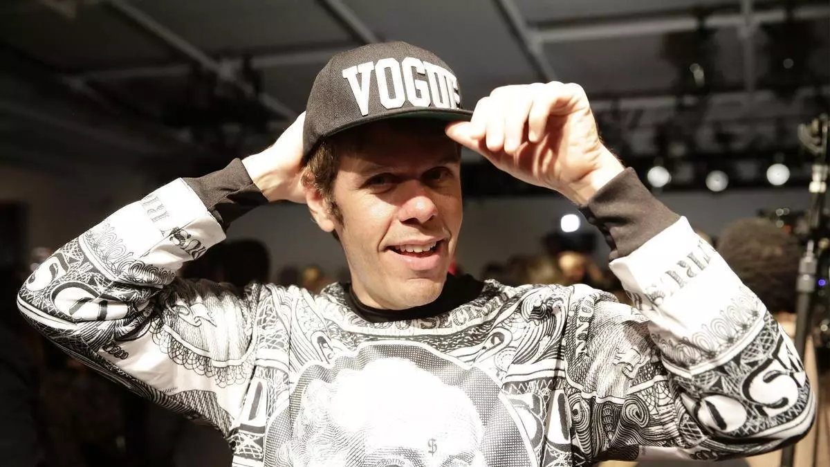 El bloguero Perez Hilton, en estado grave y necesitará cirugía tras herirse durante un directo