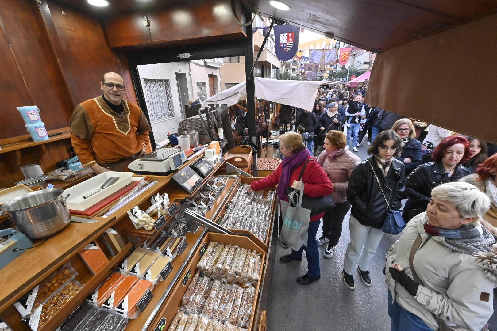 Acércate en imágenes al mercado medieval de Vila-real