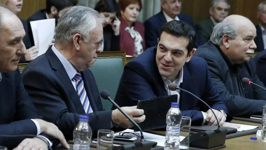 Grecia negociará con la UE una &quot;solución justa y viable&quot; al pago de la deuda