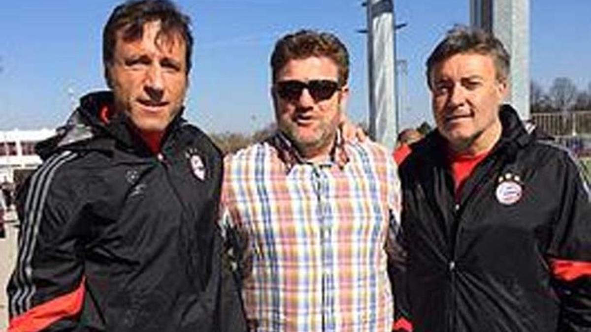 Miguel López, técnico del CD Masnou, con Carles Planchart y Domènec Torrent, ayudantes de Guardiola en el Bayern Múnich