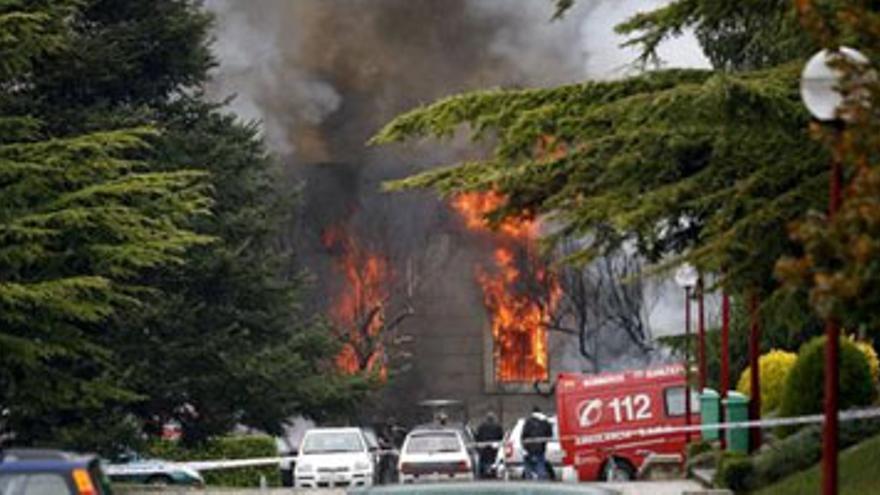 Un coche bomba provoca 21 heridos leves en la Universidad de Navarra