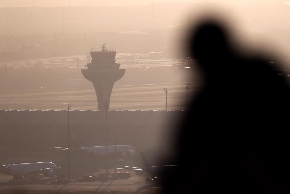 Un avión de Air Canadá prepara un aterrizaje ...