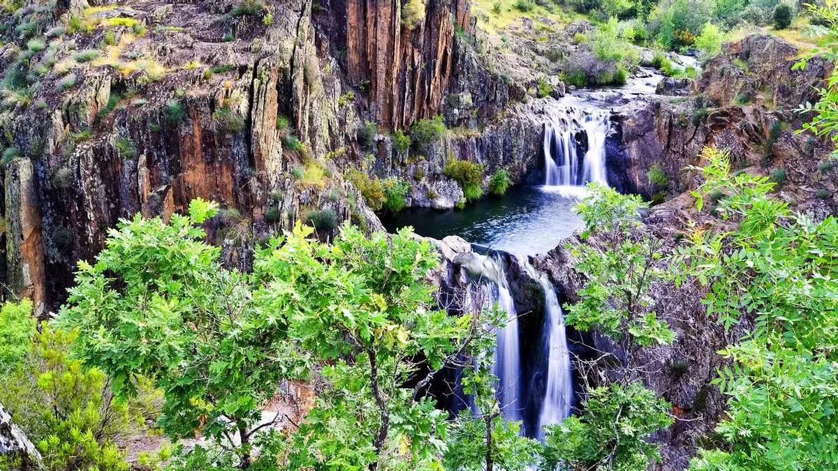Las cascadas más bonitas de España se esconden en un pequeño pueblo de 17 habitantes de Guadalajara