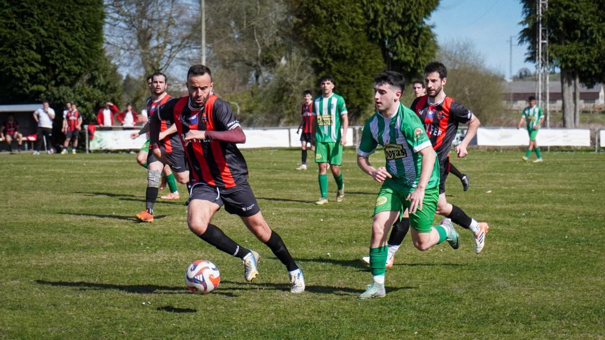 Un momento del encuentro entre La Espina y el Pillarno.