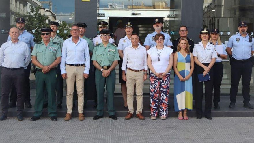 Foto de familia tras la Junta Local de Seguridad dedicada al Arenal Sound. | MEDITERRÁNEO