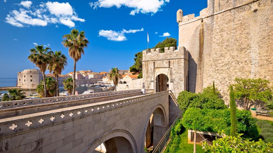 Dubrovnik prohíbe las maletas con ruedas