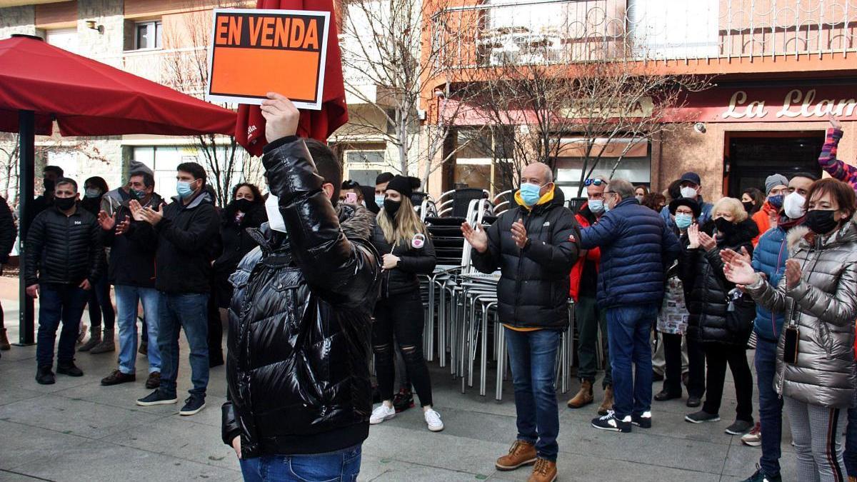 Manifestació de Puigcerdà contra el tancament de bars i restaurants a la Cerdanya i el Ripollès.