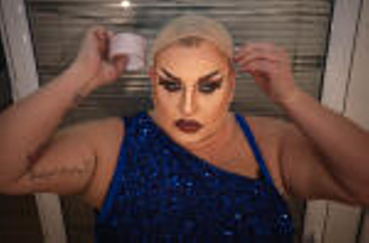 Javi en pleno proceso de preparación en su casa.