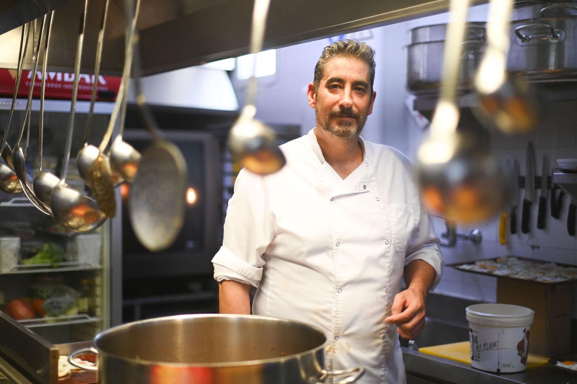 En imágenes | La Torre, el restaurante que triunfa en Malpica con 700 menús diarios y su famoso chuletón: "Viene gente de toda Zaragoza"