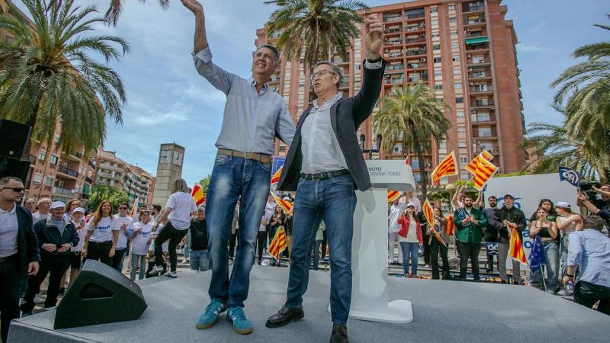 El presidente del PP, Alberto Núñez Feijóo con el alcalde de Badalona, Xavier García Albiol