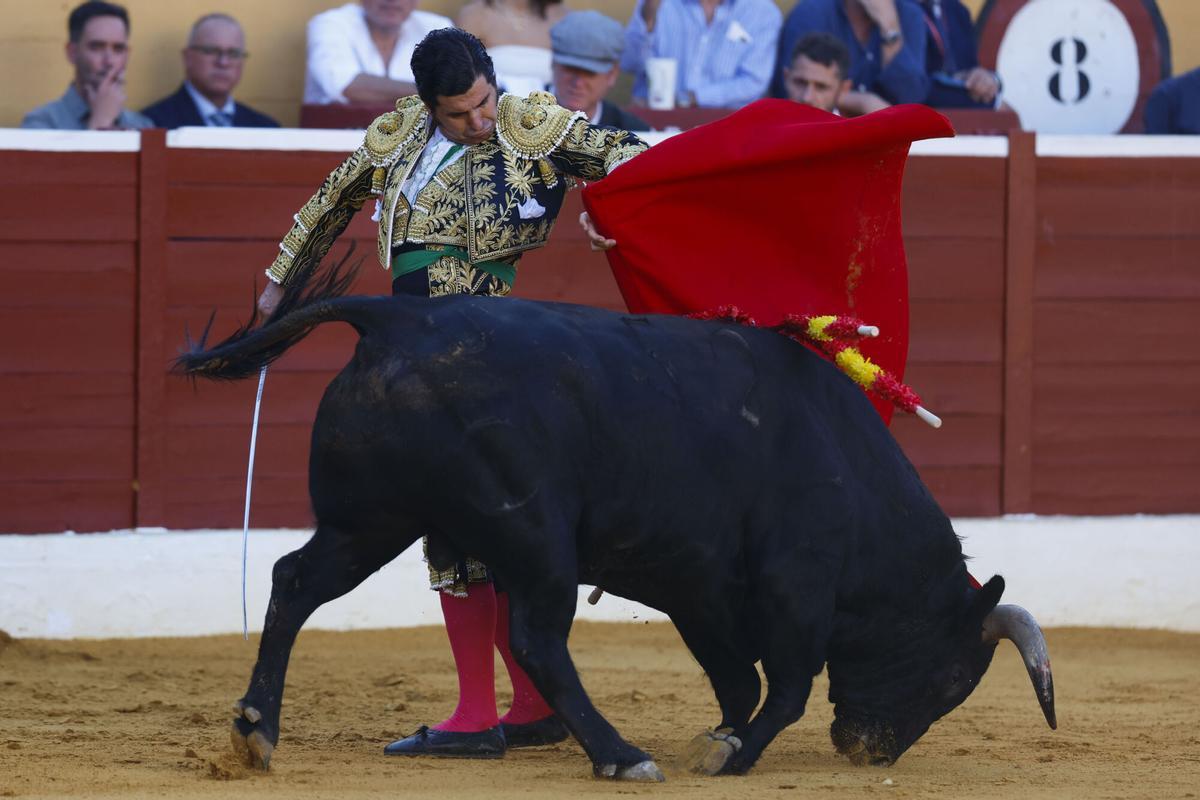 Las mejores imágenes de la corrida de toros de Marbella con Morante, Talavante y David de Miranda