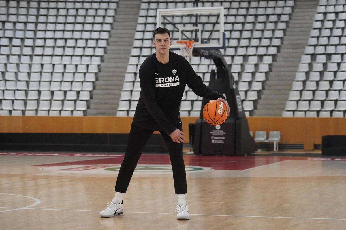 Maxi Fjellerup botant la pilota a Fontajau