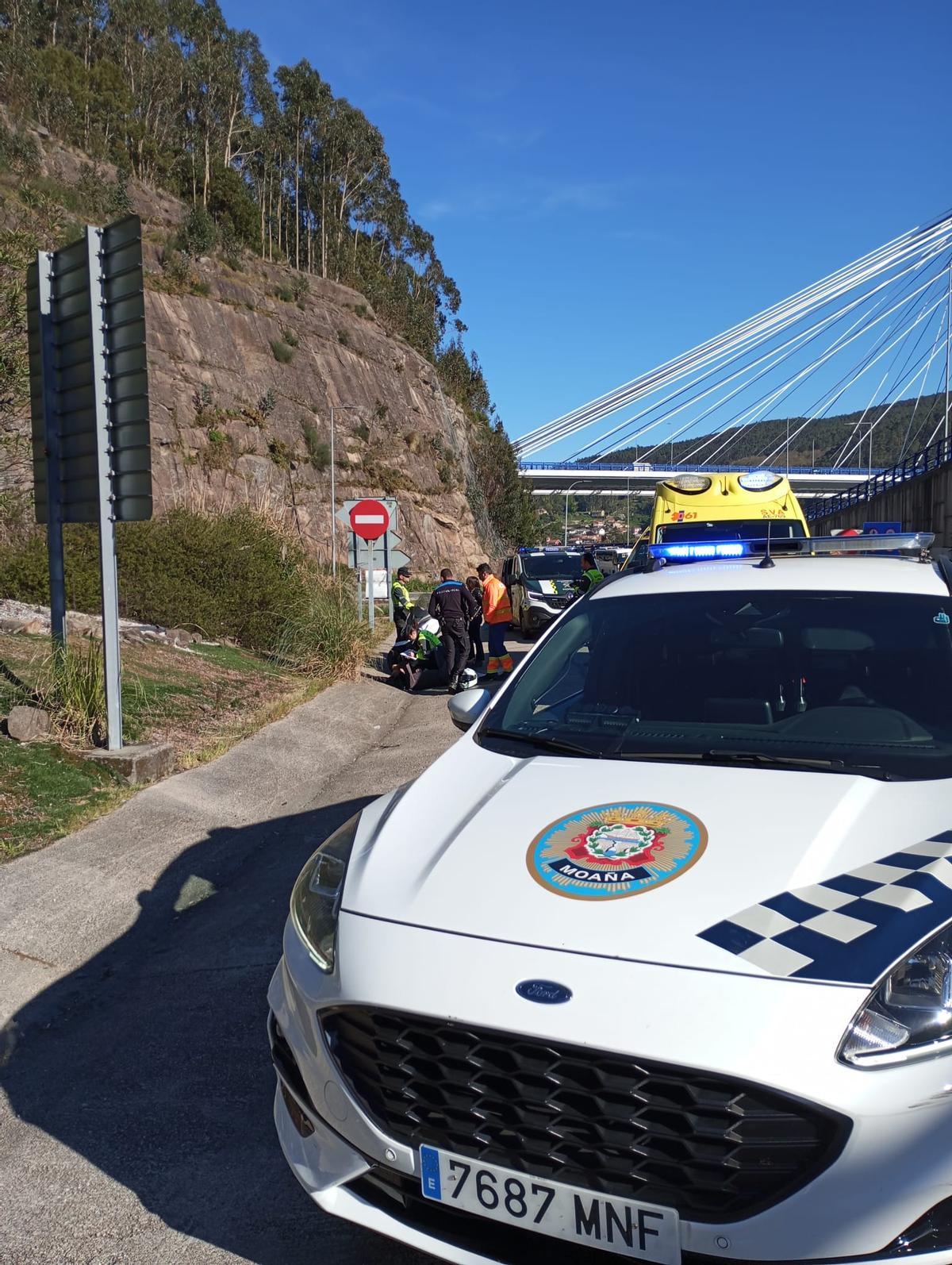 El otro accidente junto a la rotonda de la autopista en Domaio.
