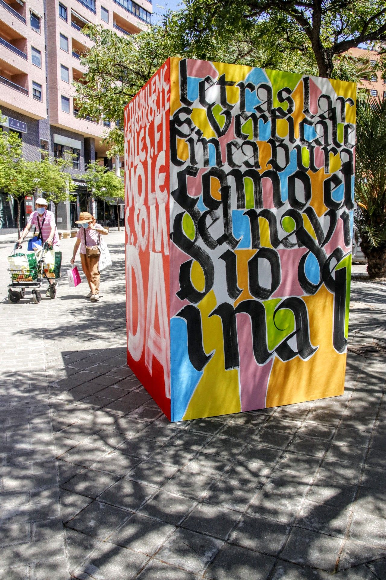 "Tótem revolutum", exposición de arte urbano en Alicante