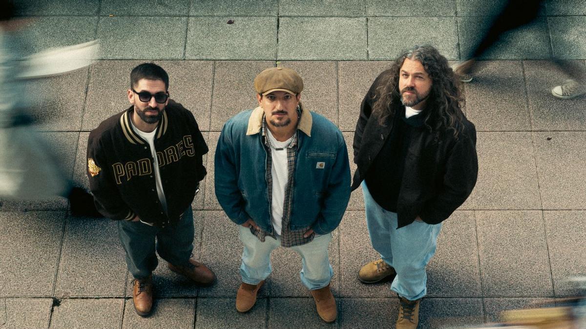 De esquerda a dereita, DJ Mil, Jamas e Møu.