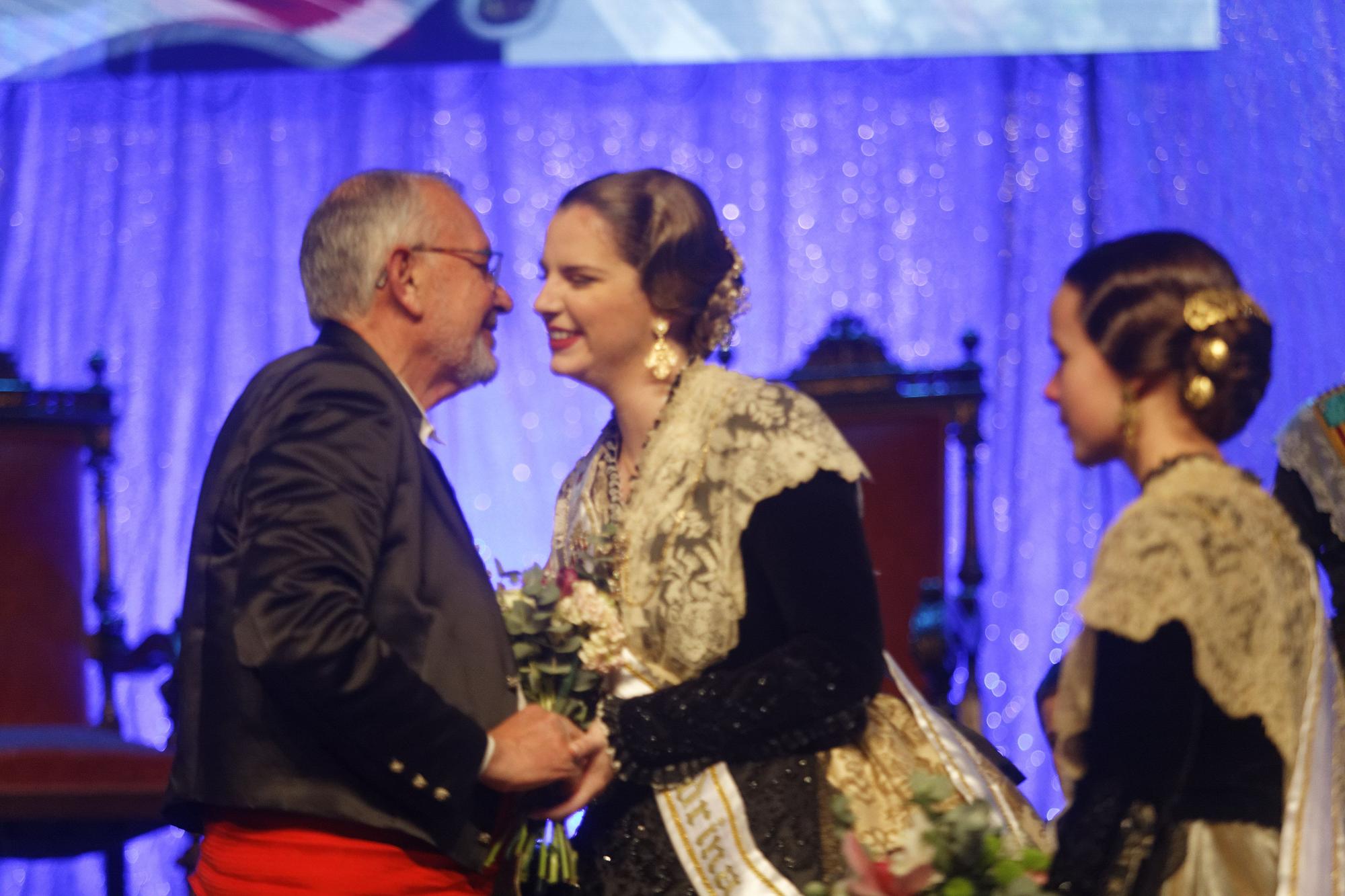 Diana y Lidón suben al trono de Brancal de la Ciutat al son de música y tradición