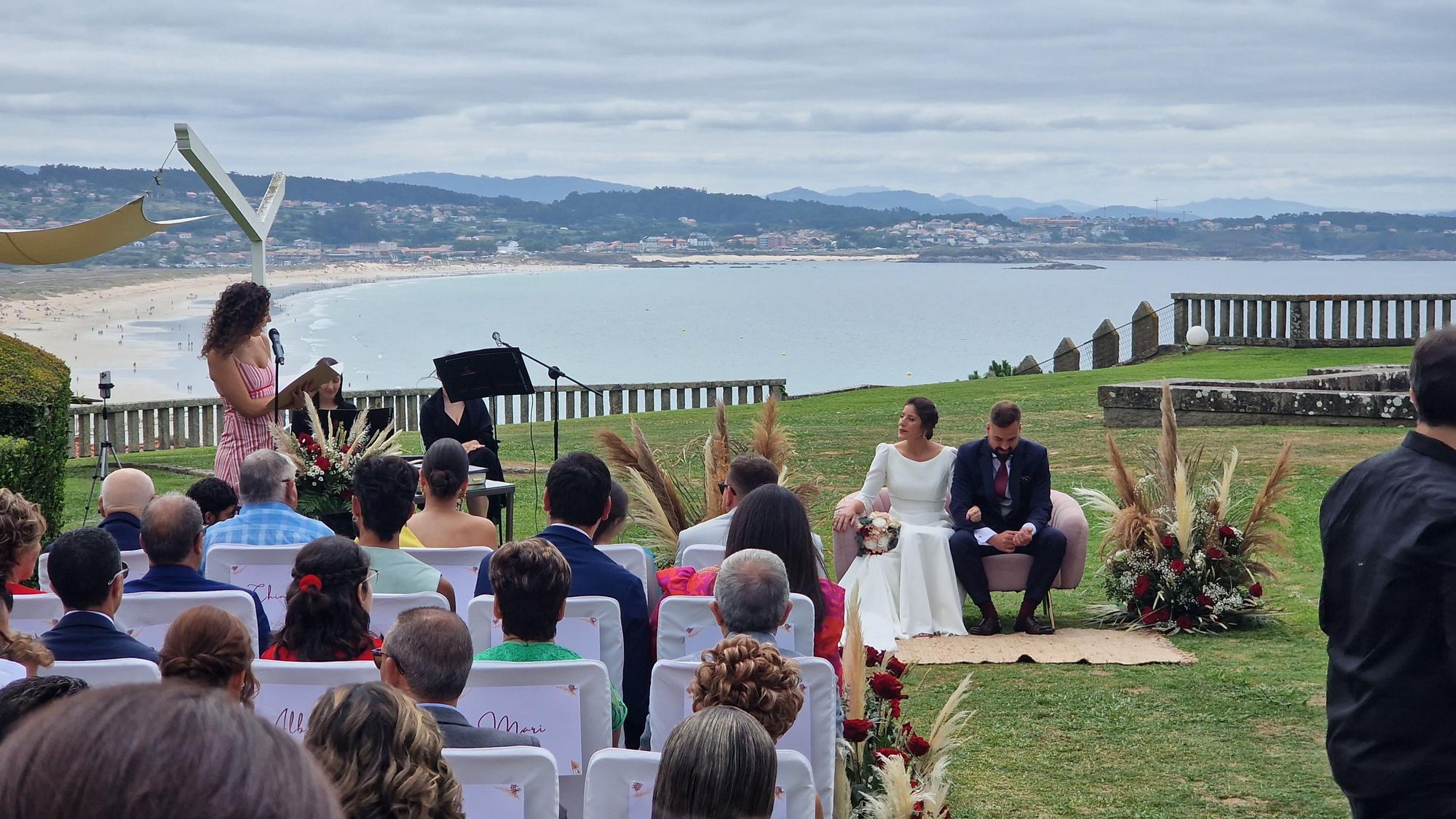 La boda de Serafín y Zaira en la finca La Atlántida, en el Concello de O Grove.