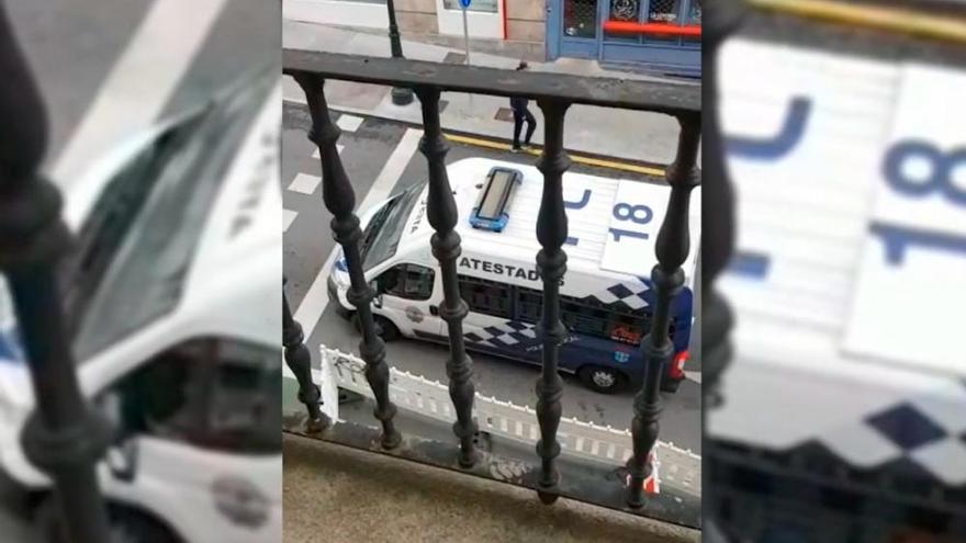 La Policía avisa en las calles de Vigo del estado de alarma