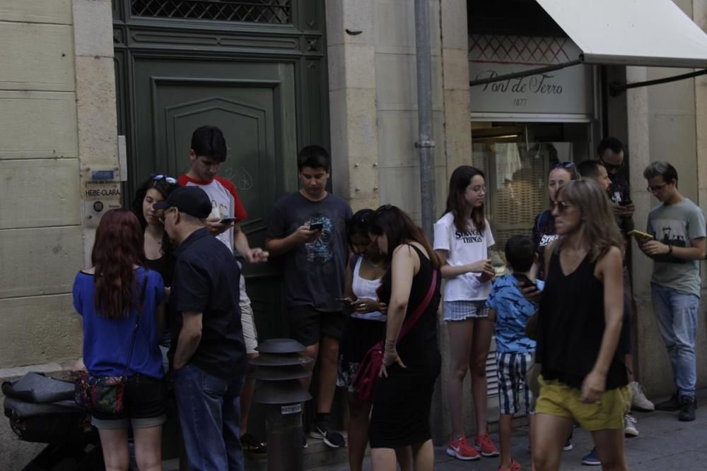 Desenes de persones fan cua per tastar els nous gelats d'«Stranger Things» de Jordi Roca