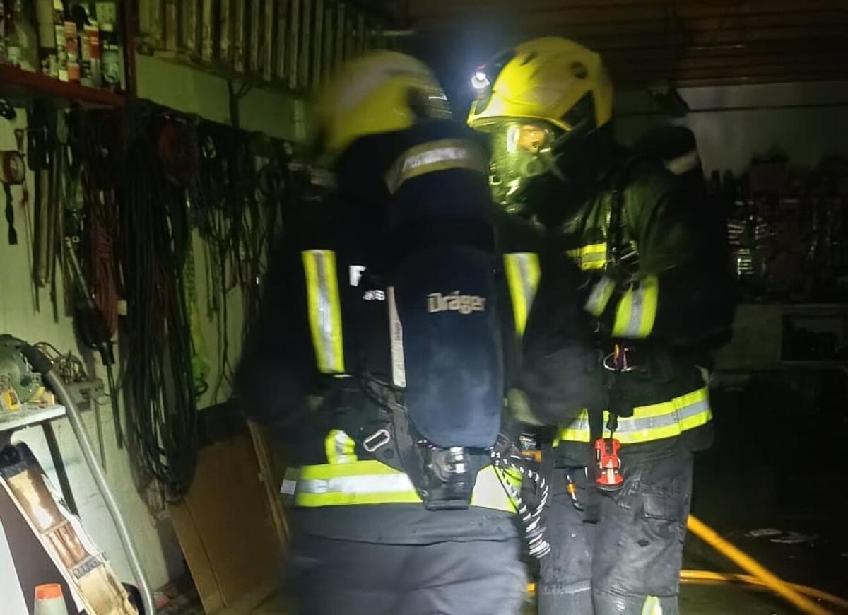 Incendio en el centro comercial Eurocenter, en el sur de Gran Canaria