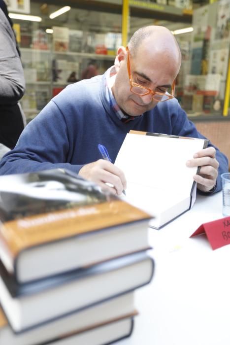 Signatura de llibres per Sant Jordi