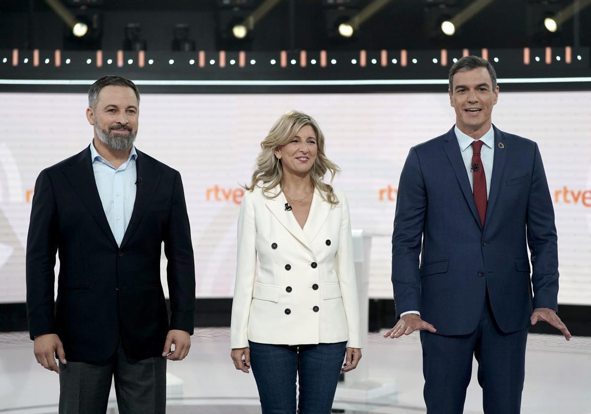 Santiago Abascal, Yolanda Díaz y Pedro Sánchez en el debate electoral a tres.