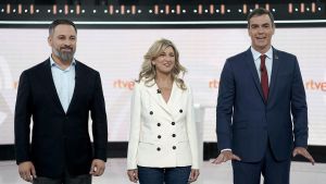 Santiago Abascal, Yolanda Díaz y Pedro Sánchez en el debate electoral a tres.