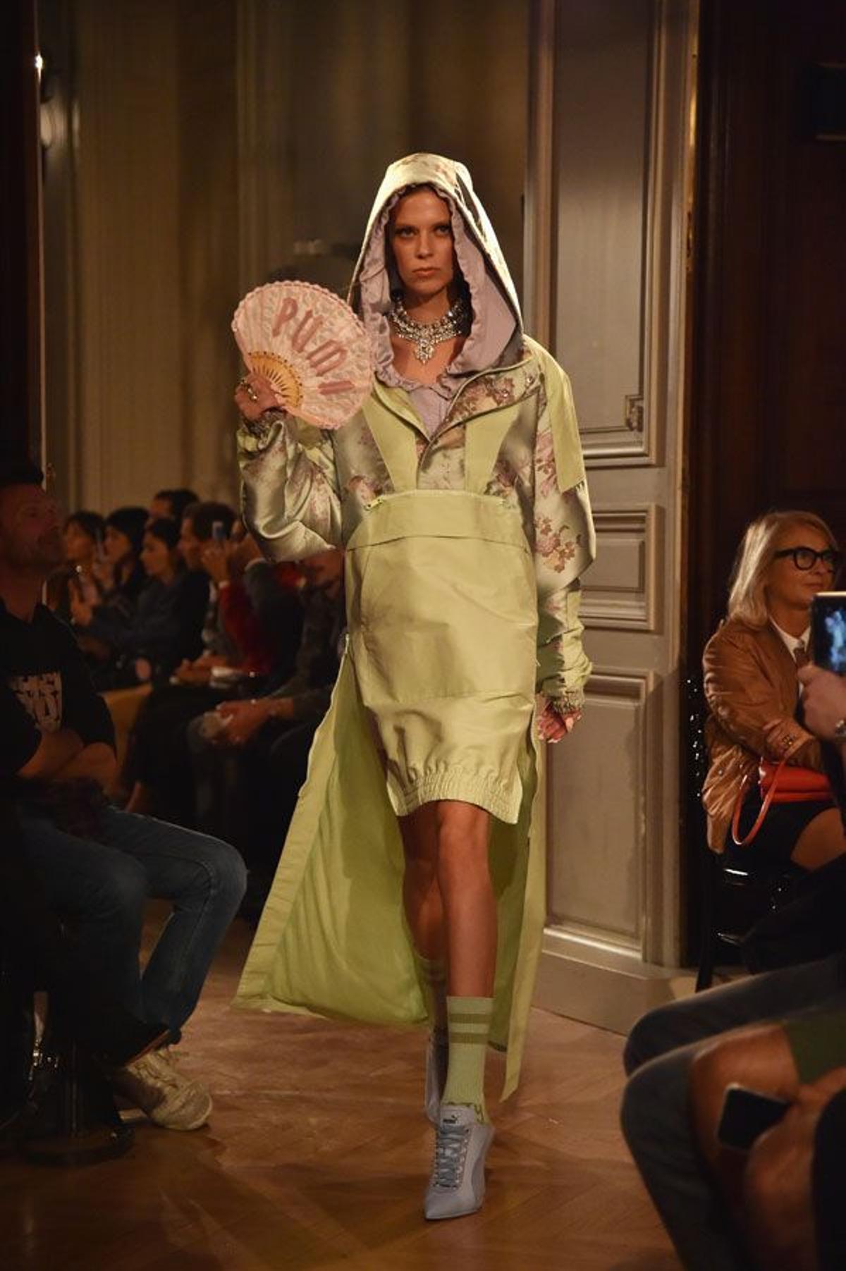 Paris Fashion Week 'Fenty x Puma': look sporty