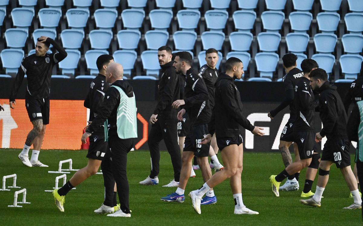 Un momento del entrenamiento del PAOK  en Balaídos.