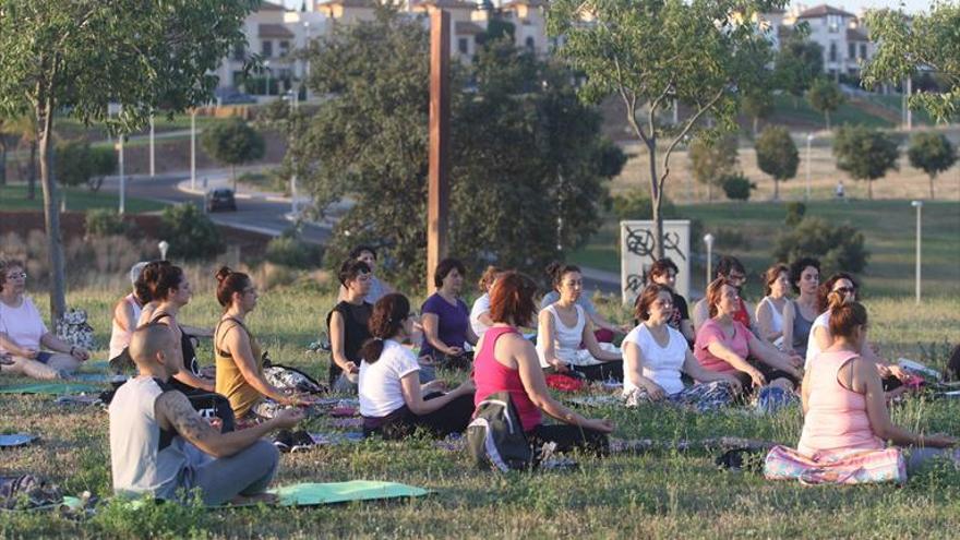 Sesiones de yoga en el Parque de la Asomadilla
