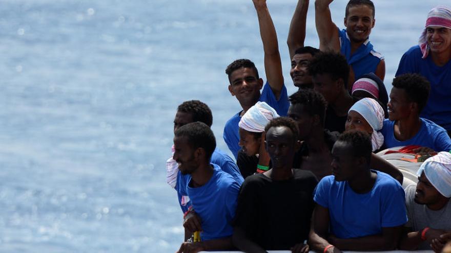 Inmigrantes a bordo del Aquarius.