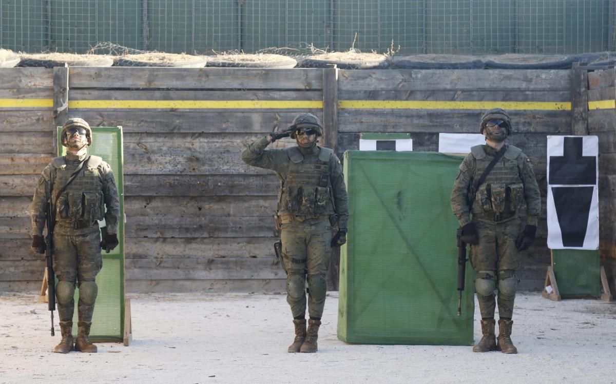 Maniobras de la brigada Guzmán el Bueno antes de su despliegue en Letonia