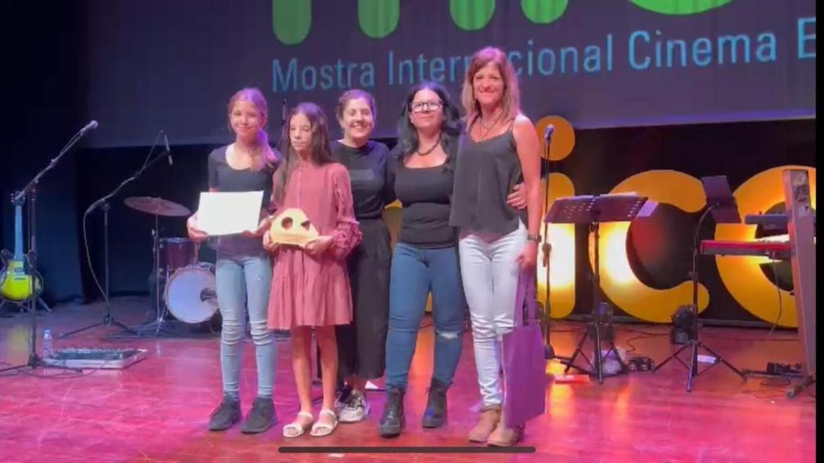 Momento de la entrega del premio.