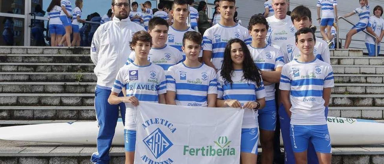 Equipo juvenil de la Atlética Avilesina de piragüismo.