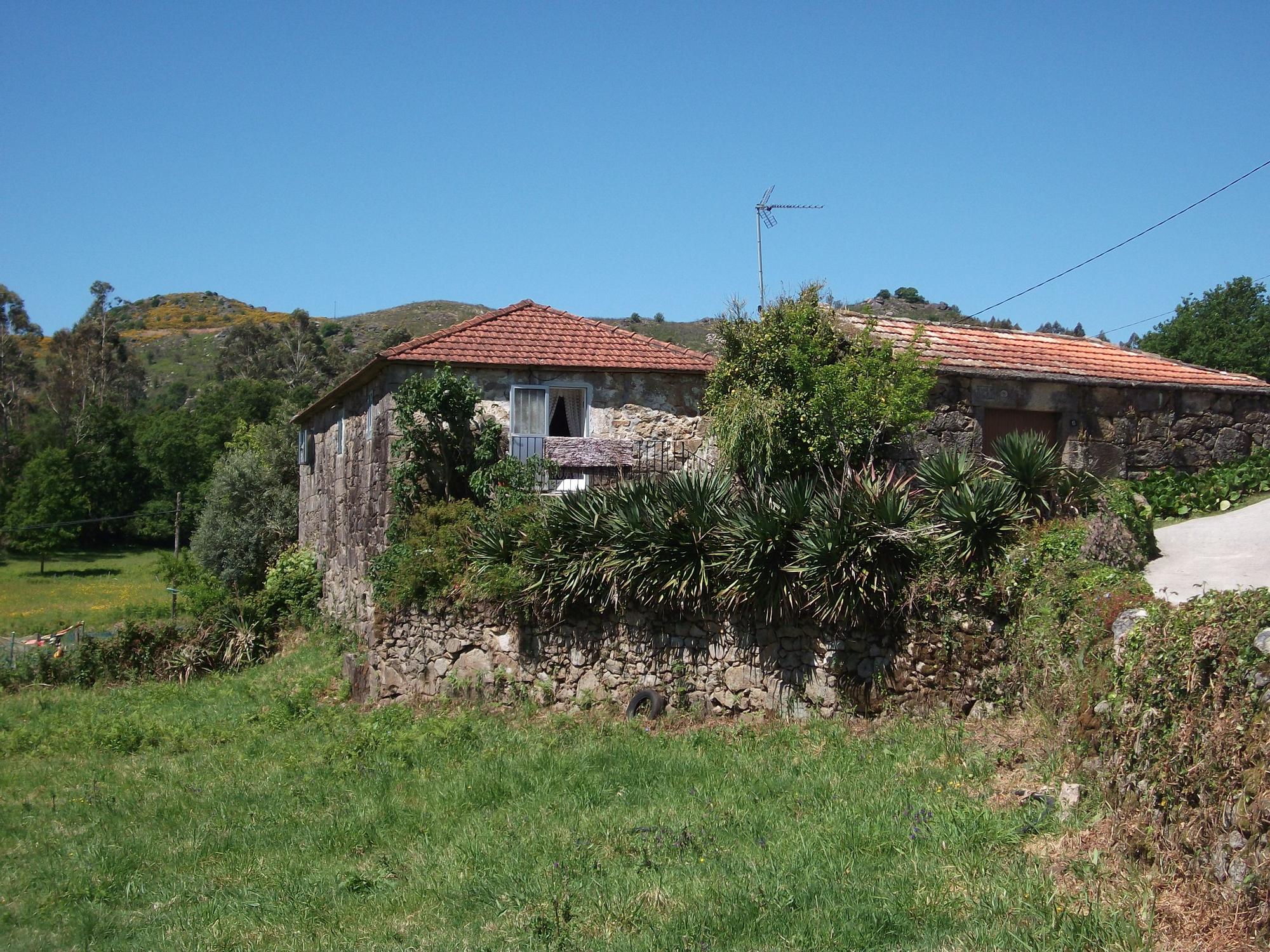 Casa do casal, onde naceu o mestre Cerviño en Cerdedo/Cotobade.