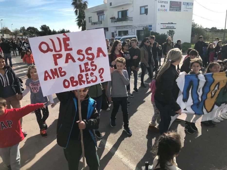 Manifestación para reclamar un nuevo colegio en Sant Ferran