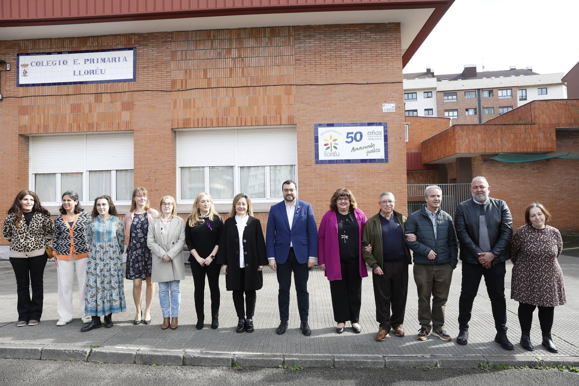 La visita de Adrián Barbón al colegio Lloréu, en Gijón