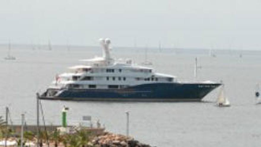 Luxusyacht &quot;Rising Sun&quot; liegt wieder vor Mallorca